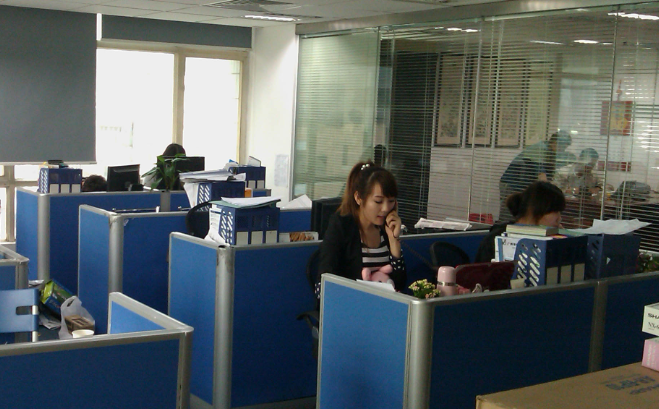 无锡中亚地金装饰工程有限公司停车场耐磨地坪设计施工一体化方案